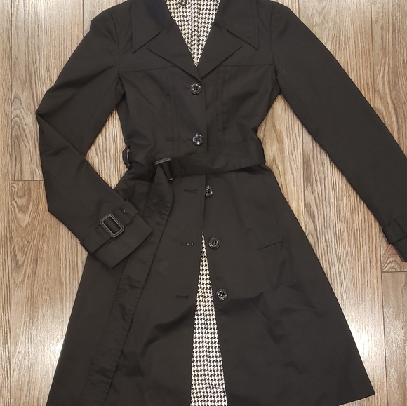 Beautiful Black Trenchcoat - Picture 2 of 3